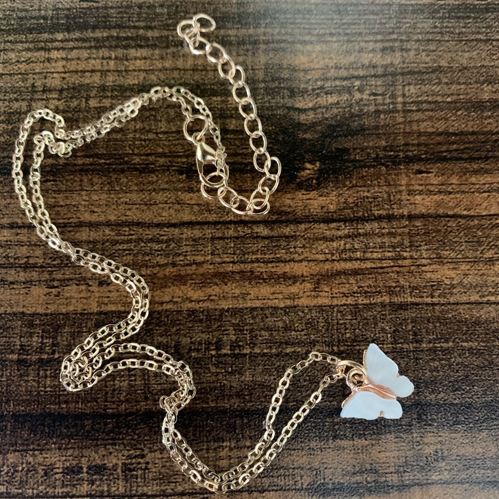 White butterfly necklace: - Picture 3 of 5
